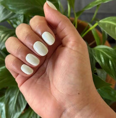 White Jelly Chrome - Press-On | Extra Short | Round